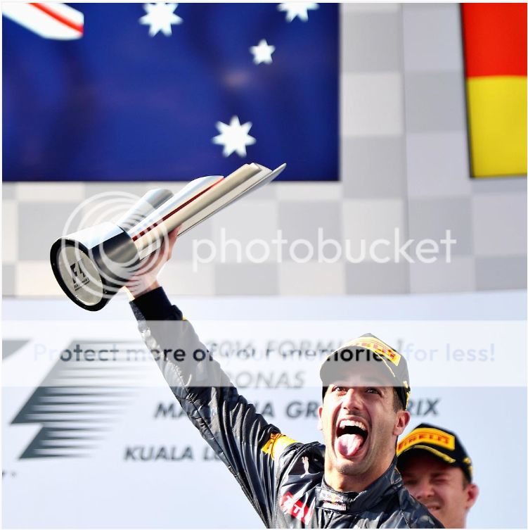 Ricciardo_Rosberg_zps9wc0uopu.png