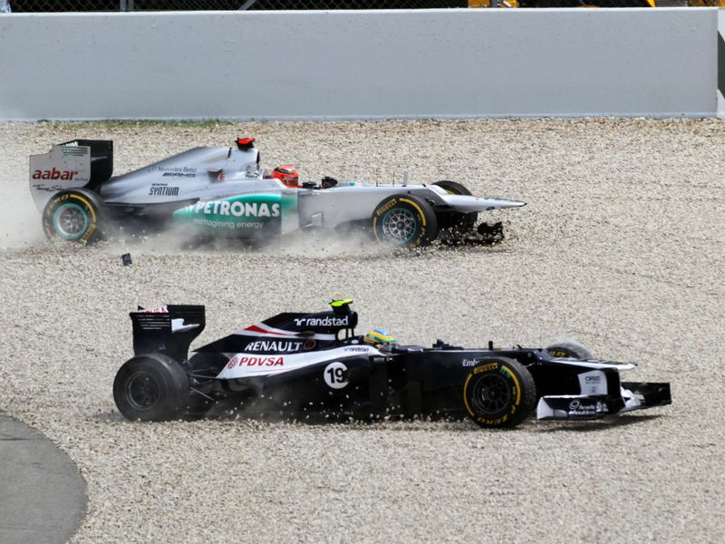 Michael-Schumacher-Mercedse-Bruno-Senna-Willi_2764179.jpg