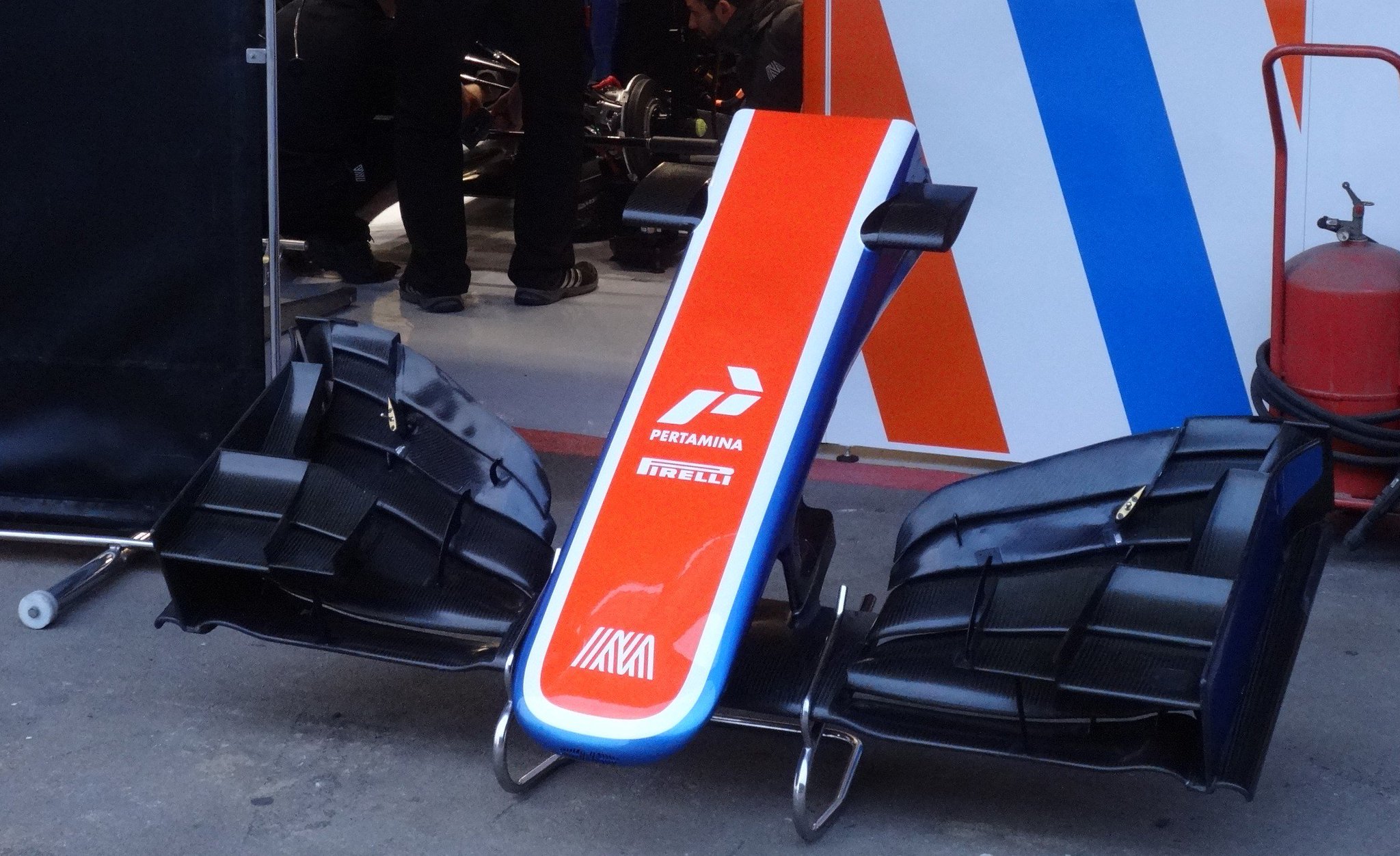 CbzQ9KCWIAAq0_h.jpg:large