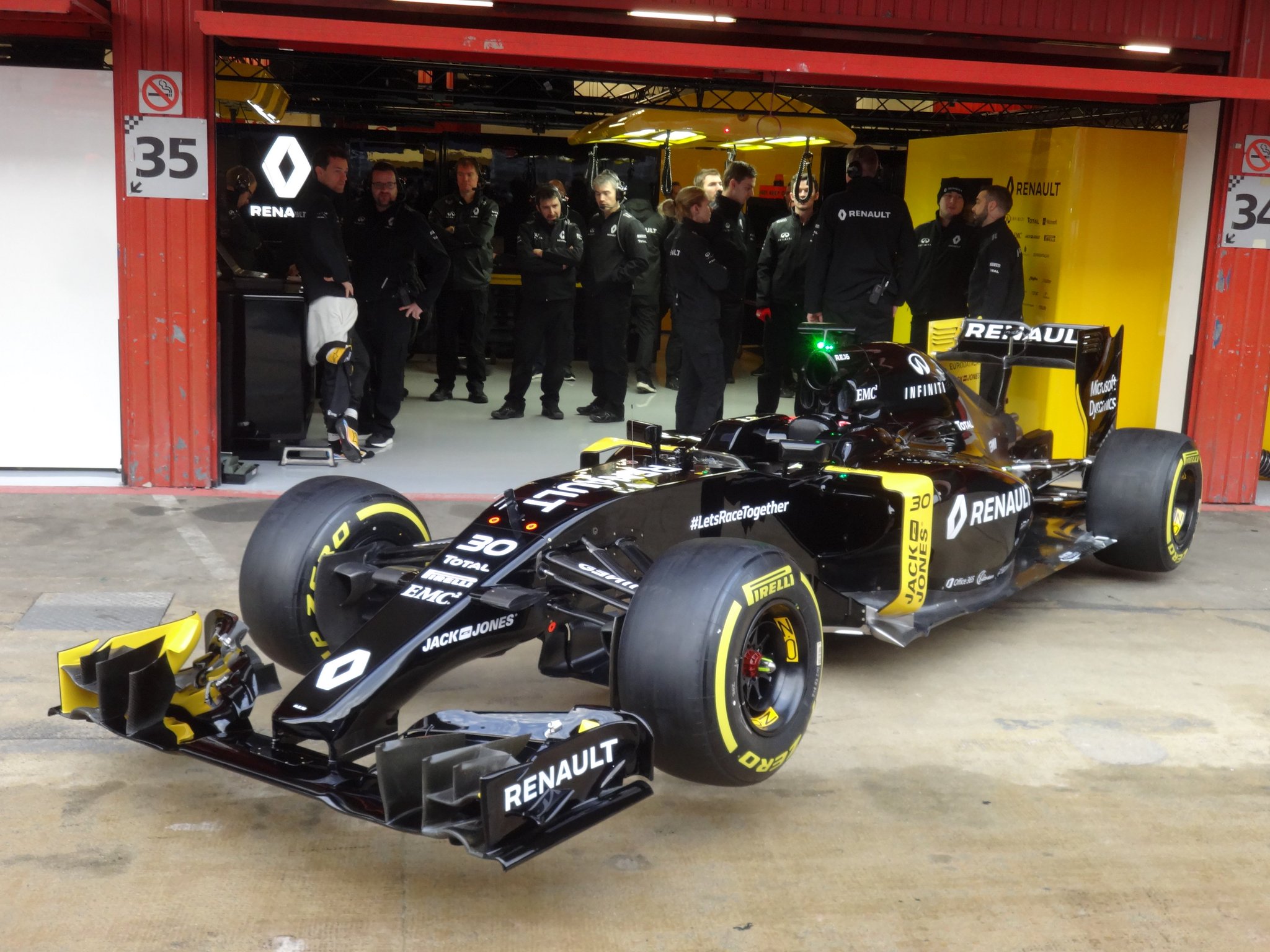 CbzZ8LGWIAA50iq.jpg:large