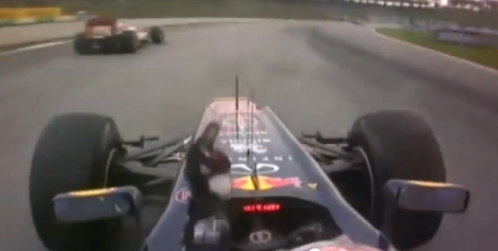 Vettel-giving-the-middle-finger-after-collision-with-Karthikeyan.jpg